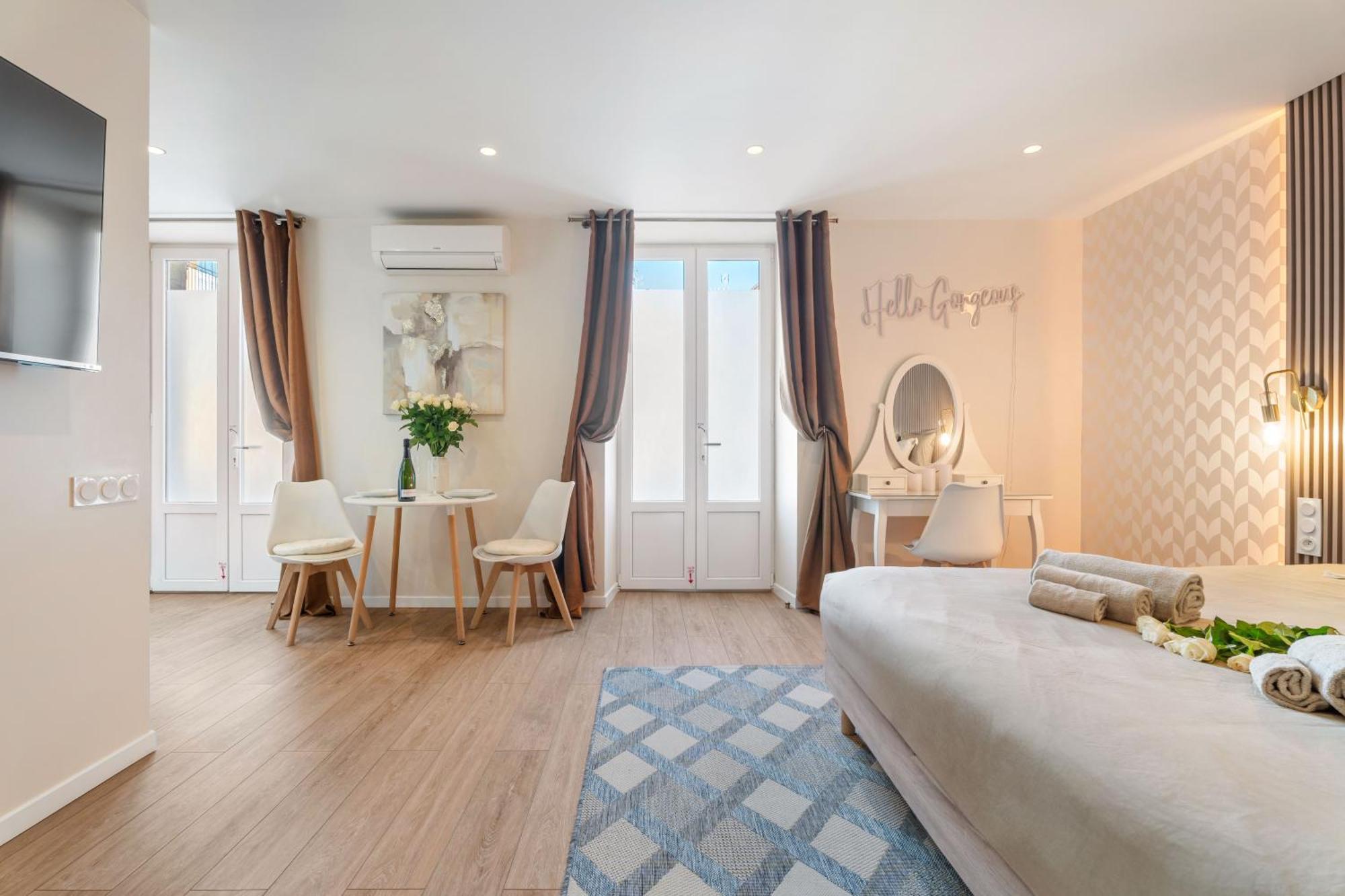 Nice Renting - Love Room Massena - Luxe Room - Jacuzzi - Terrace - King Bed - Ac Exteriör bild