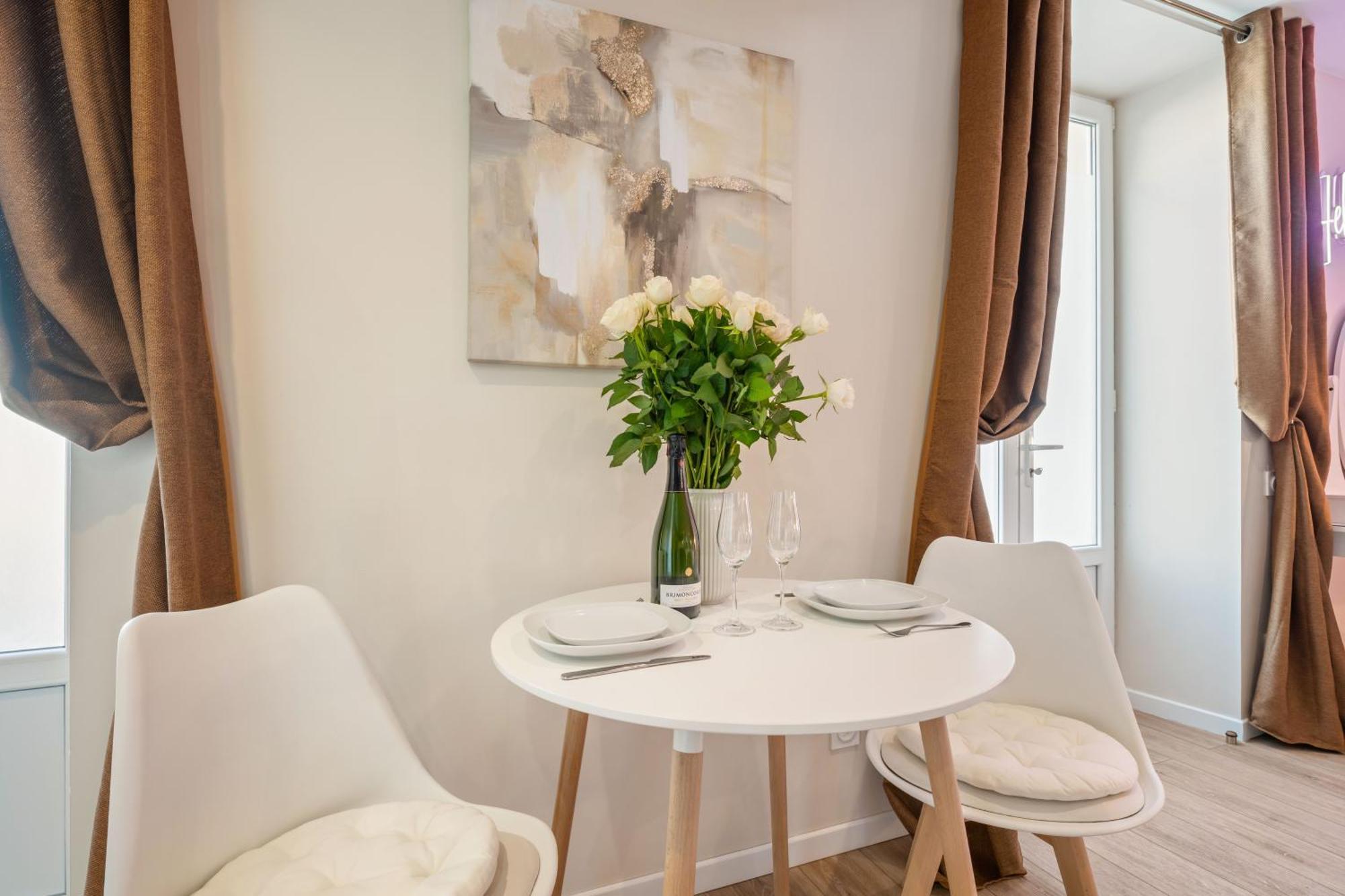 Nice Renting - Love Room Massena - Luxe Room - Jacuzzi - Terrace - King Bed - Ac Exteriör bild
