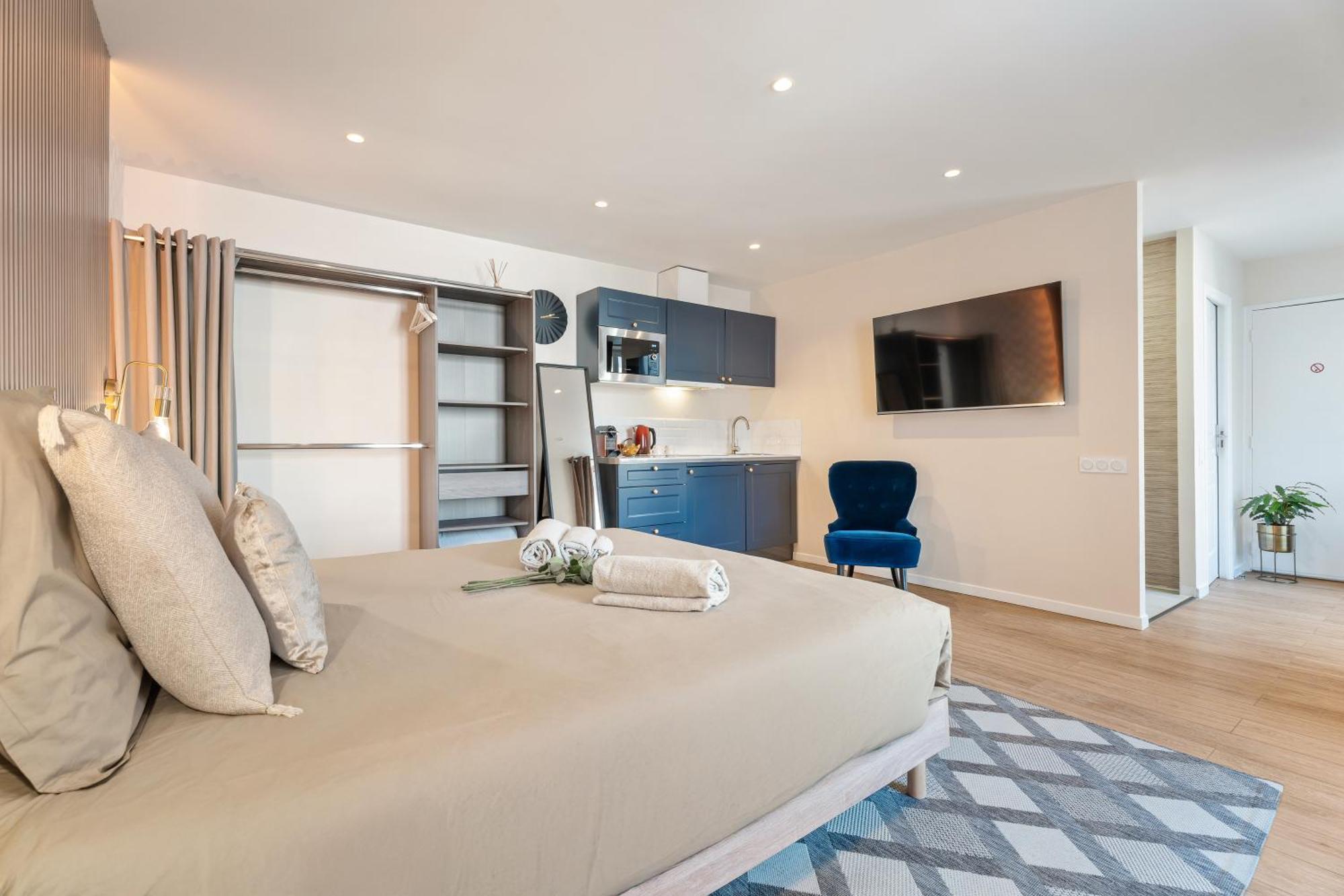 Nice Renting - Love Room Massena - Luxe Room - Jacuzzi - Terrace - King Bed - Ac Exteriör bild
