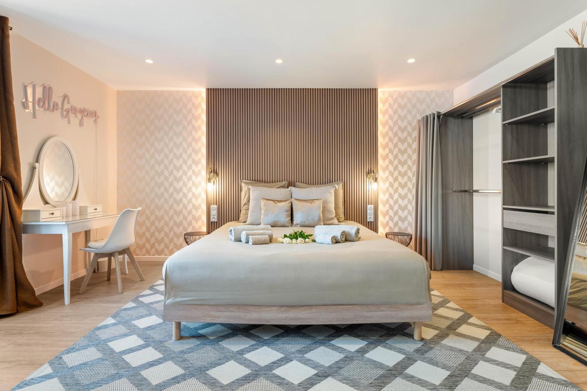 Nice Renting - Love Room Massena - Luxe Room - Jacuzzi - Terrace - King Bed - Ac Exteriör bild