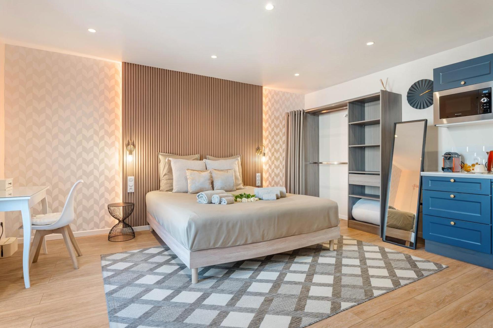 Nice Renting - Love Room Massena - Luxe Room - Jacuzzi - Terrace - King Bed - Ac Exteriör bild